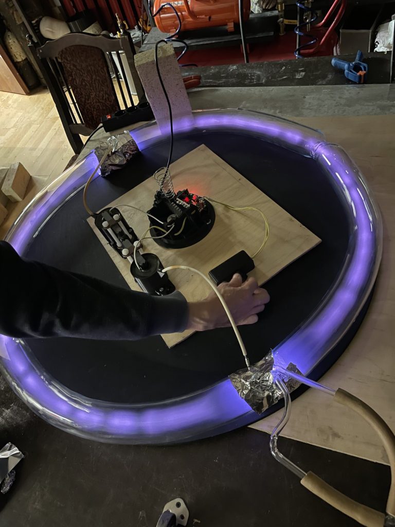 Assembling the torus on its platform