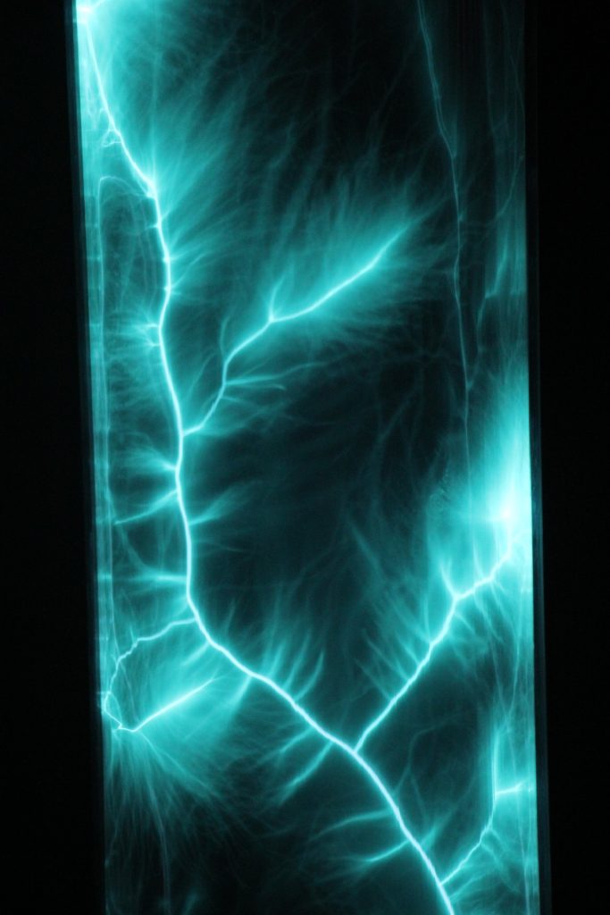 Turquoise Vine — a branching discharge with feathery edges, close up