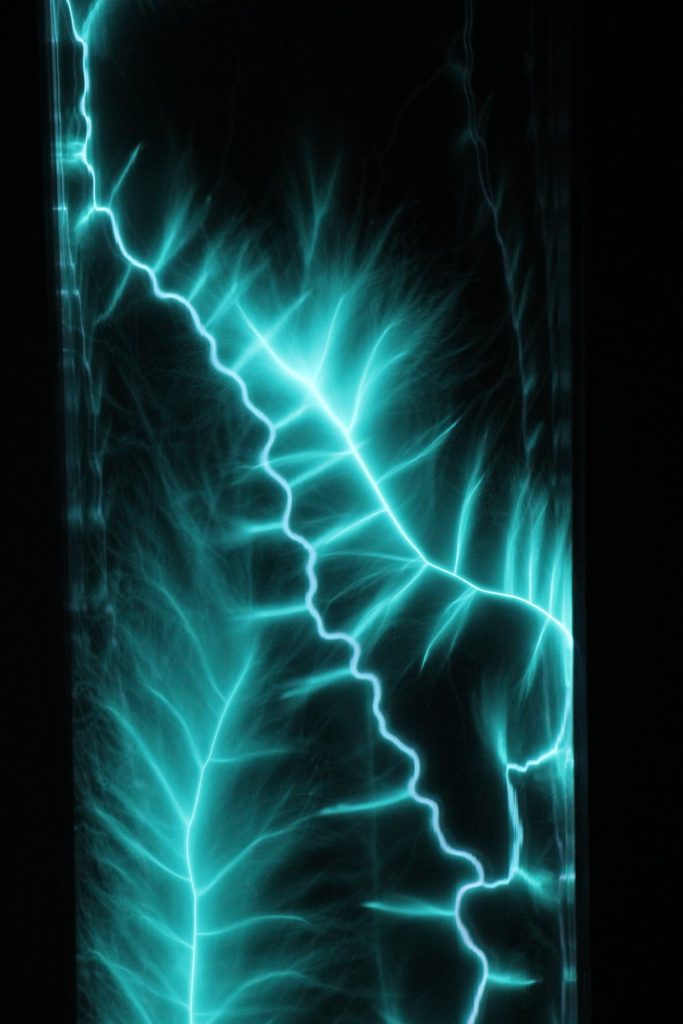 Turquoise Vine — a branching discharge with feathery edges, close up