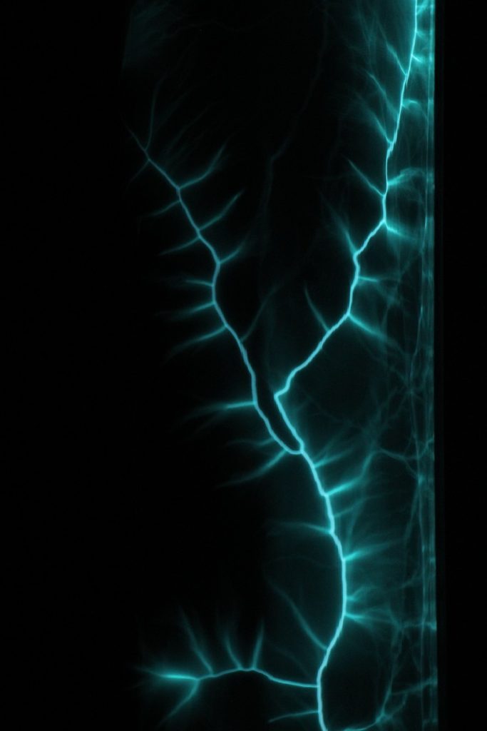 Turquoise Vine — a branching discharge with feathery edges, close up